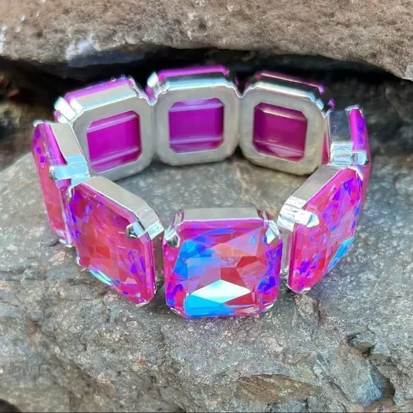 Handcrafted statement bracelet with large Swarovski crystals - Picture 4 of 10